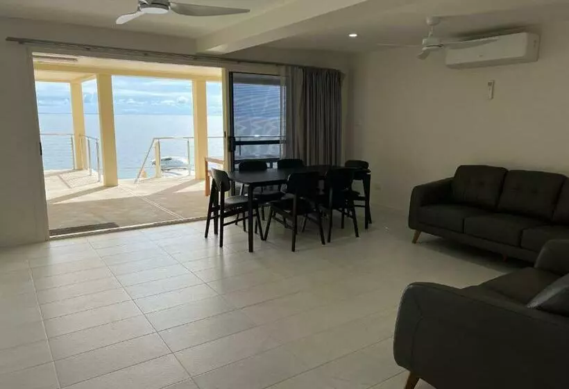 Beachside & Jetty View Apartment 2  Skippers Apartment