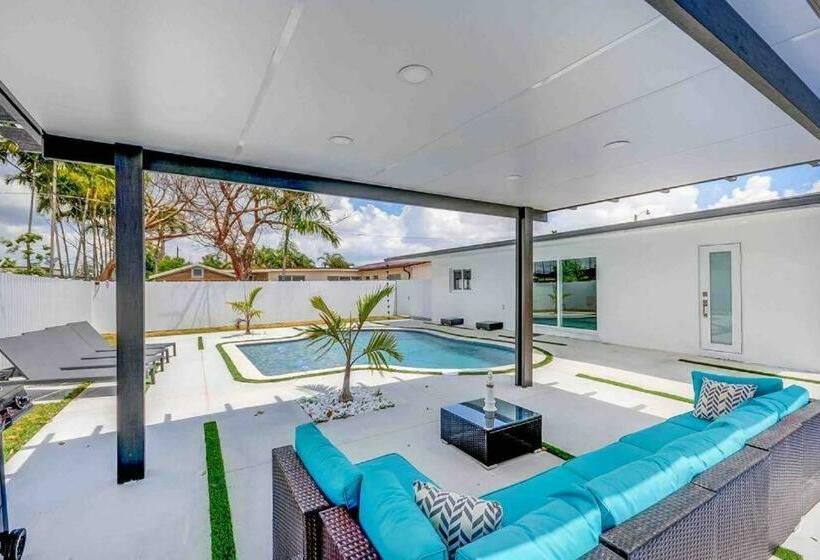 Miami Bliss   Blue Lagoon Haven L18