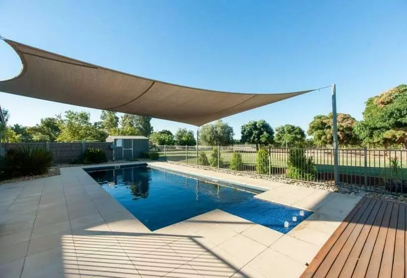 Nepeta Cataria Estate   Echuca Holiday Homes