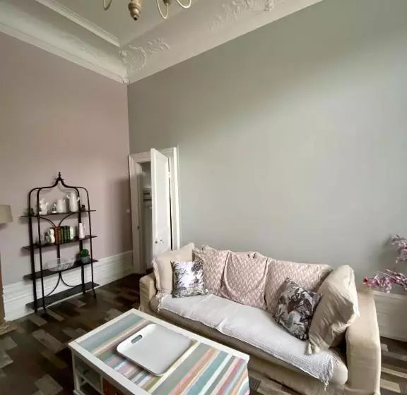 Grand Appartement De Style Haussmannien