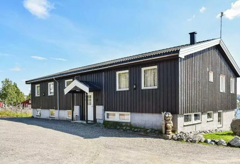 3 Bedroom Stunning Apartment In Sjusjøen
