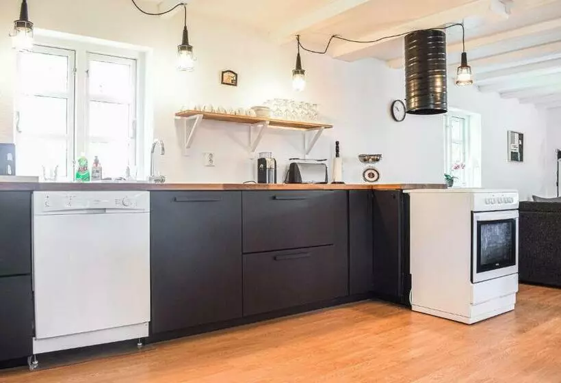 5 Bedroom Lovely Home In Tving