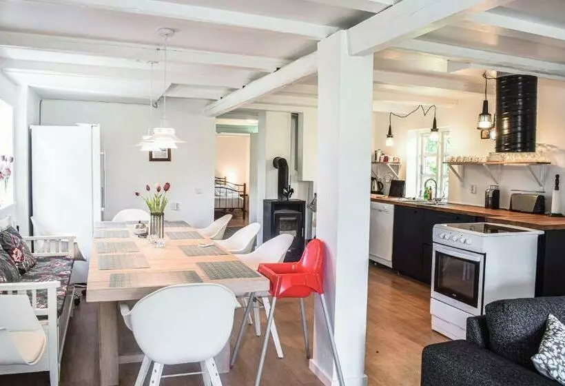 5 Bedroom Lovely Home In Tving