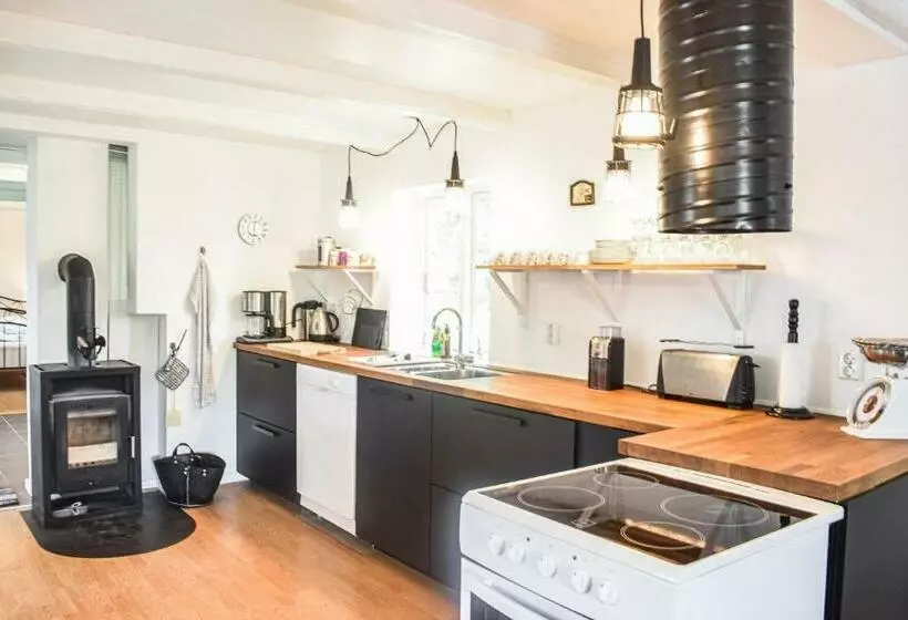 5 Bedroom Lovely Home In Tving