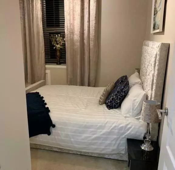 Dunfermline Gf Flat, 5 Min Walk To Train St. And High St