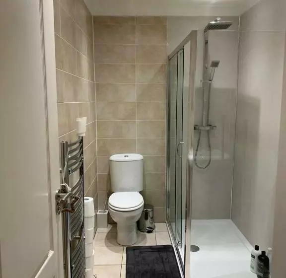 Dunfermline Gf Flat, 5 Min Walk To Train St. And High St