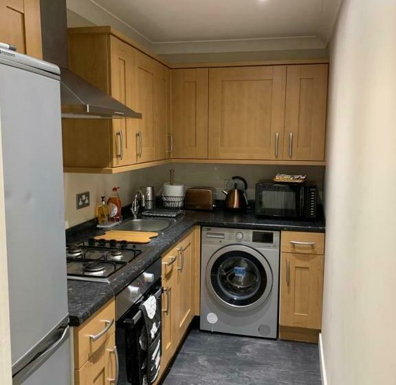 Dunfermline Gf Flat, 5 Min Walk To Train St. And High St