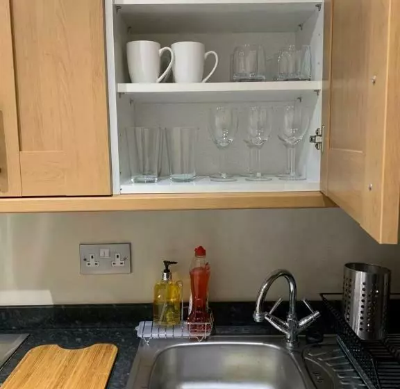 Dunfermline Gf Flat, 5 Min Walk To Train St. And High St