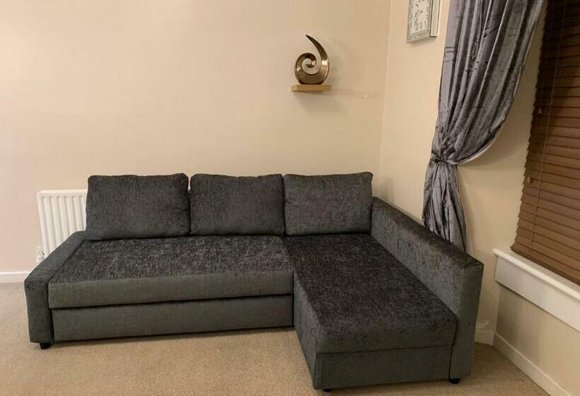 Dunfermline Gf Flat, 5 Min Walk To Train St. And High St