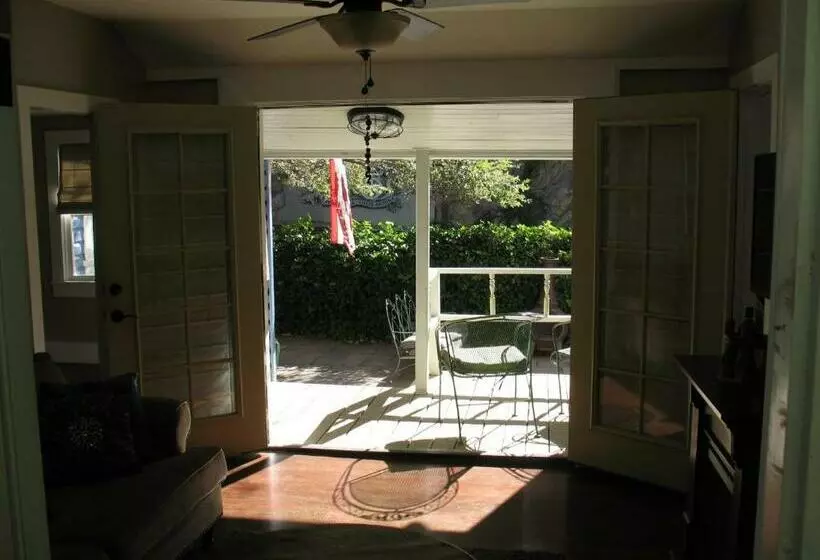 The Cottage At Castle Rock