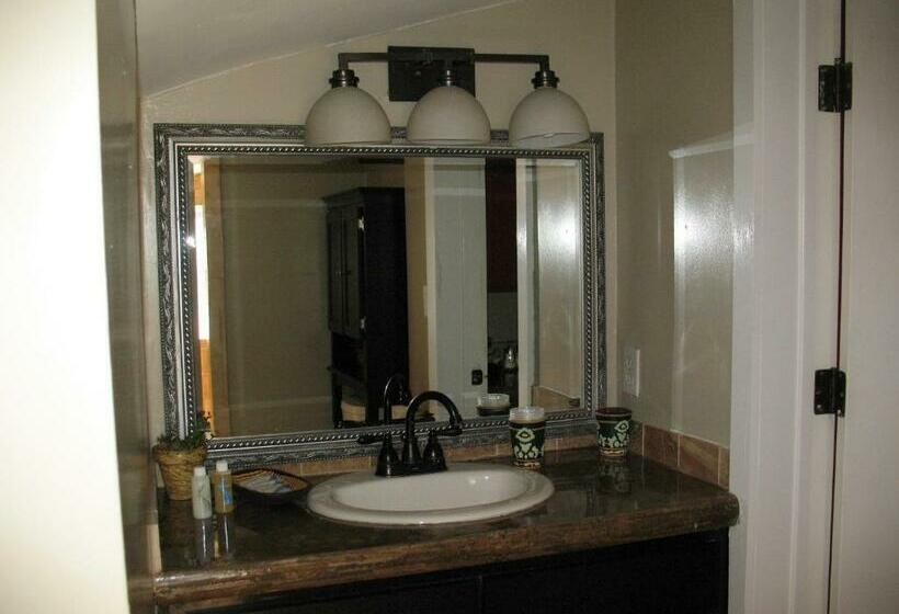 The Cottage At Castle Rock