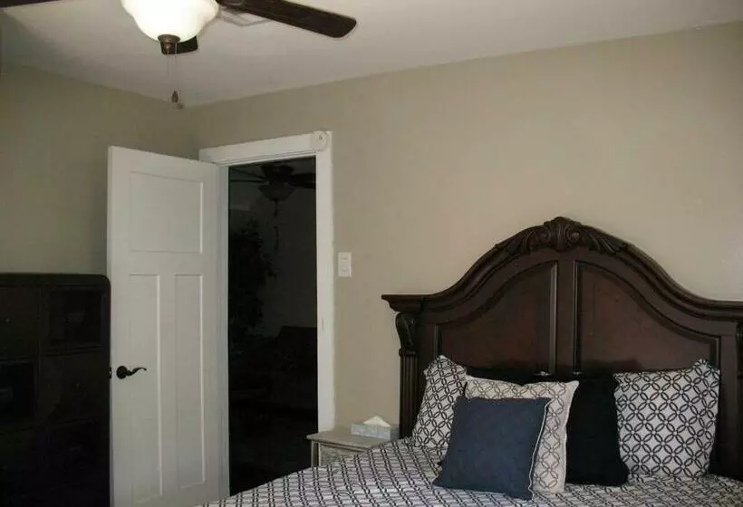 The Cottage At Castle Rock