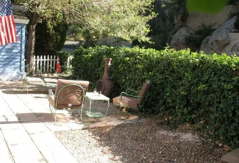 The Cottage At Castle Rock