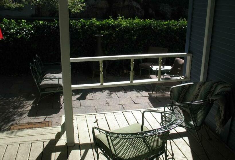 The Cottage At Castle Rock