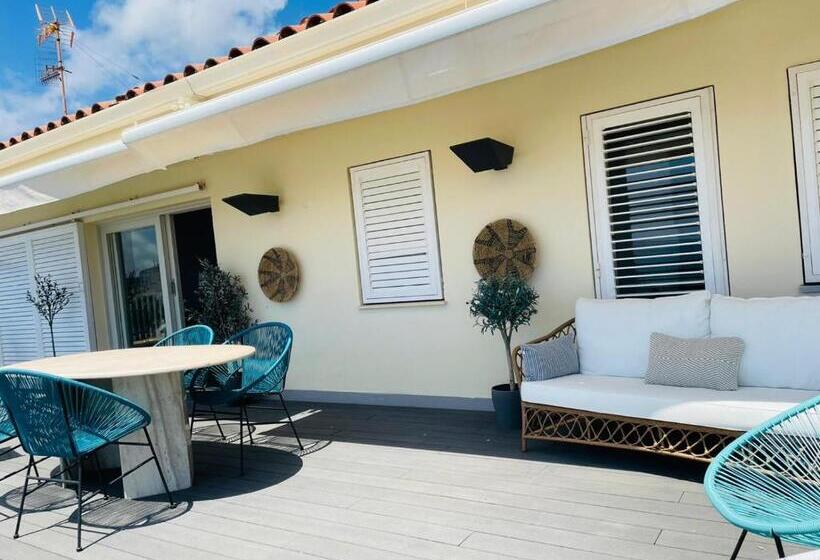 ático Con Fantásticas Vistas Al Mar Y La Iglesia