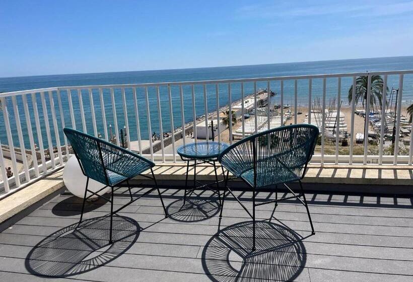 ático Con Fantásticas Vistas Al Mar Y La Iglesia
