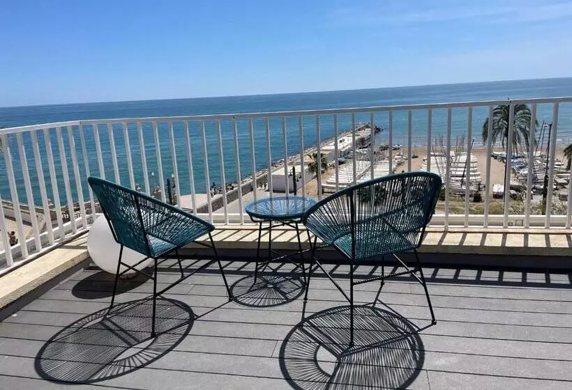 ático Con Fantásticas Vistas Al Mar Y La Iglesia