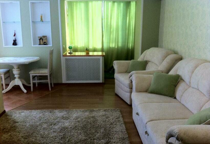 красивая дизайнерская квартира возле метро бот. сад