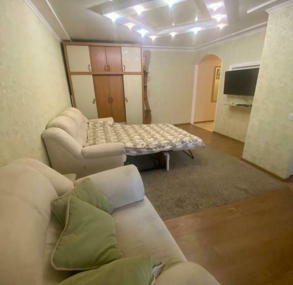 красивая дизайнерская квартира возле метро бот. сад