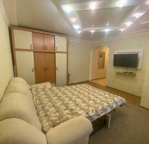 красивая дизайнерская квартира возле метро бот. сад