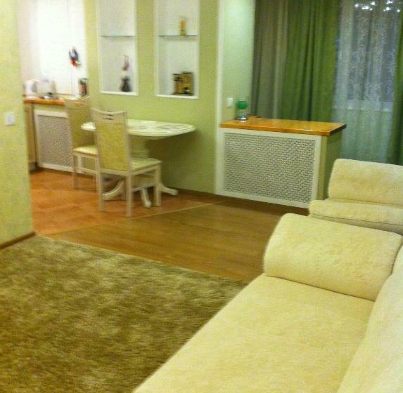 красивая дизайнерская квартира возле метро бот. сад