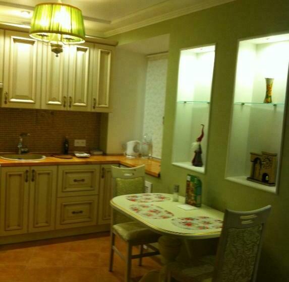 красивая дизайнерская квартира возле метро бот. сад