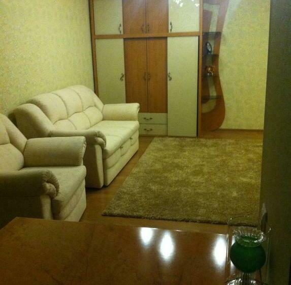 красивая дизайнерская квартира возле метро бот. сад