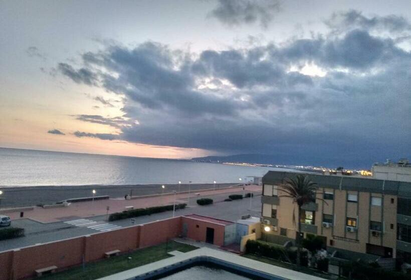 Primera Línea, Magníficas Vistas Al Mar Y A La Playa
