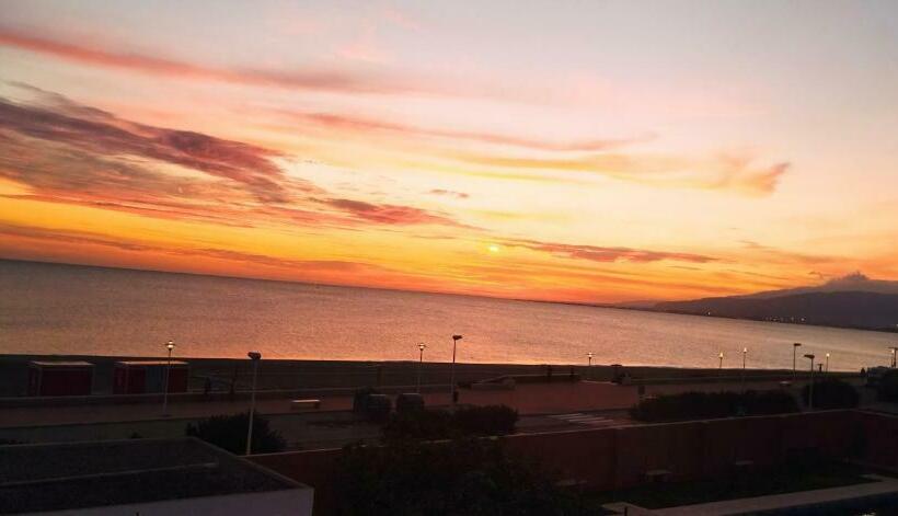 Primera Línea, Magníficas Vistas Al Mar Y A La Playa