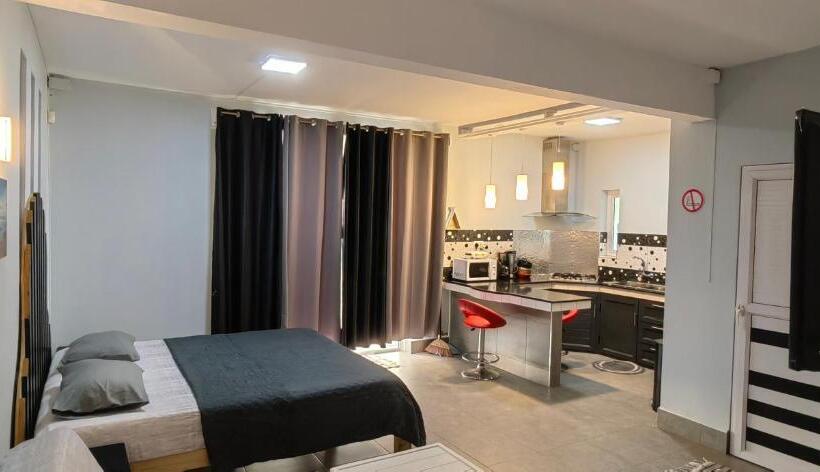 Piscines Privées Et Chauffées, Private Heated Pools