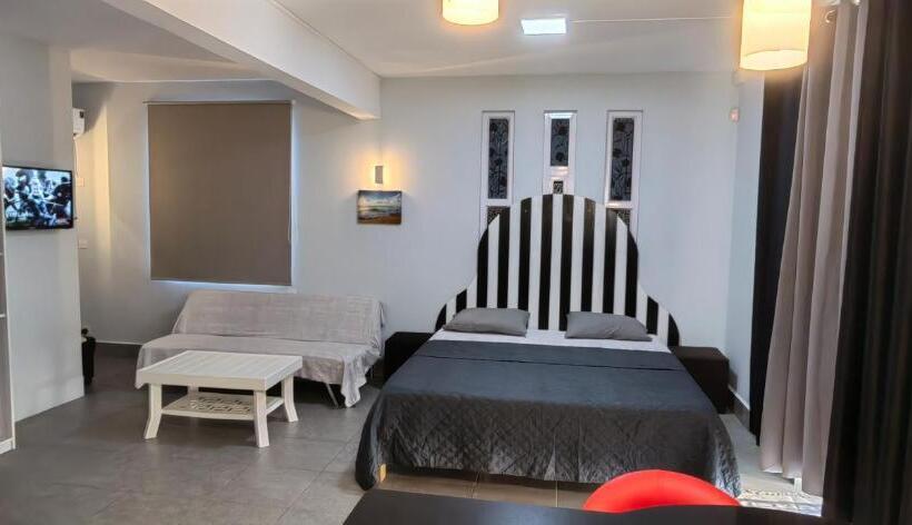 Piscines Privées Et Chauffées, Private Heated Pools