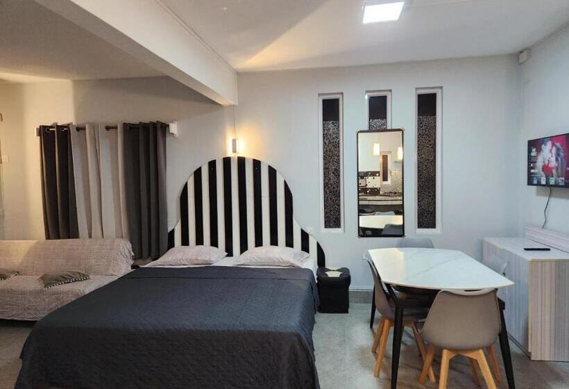 Piscines Privées Et Chauffées, Private Heated Pools