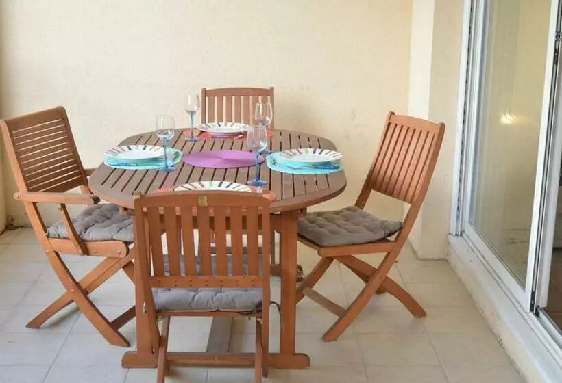 Appartement 2 Pièces Avec Terrasse, Parking, Piscine, Près De La Plage   4 Couchages à Golfe Juan