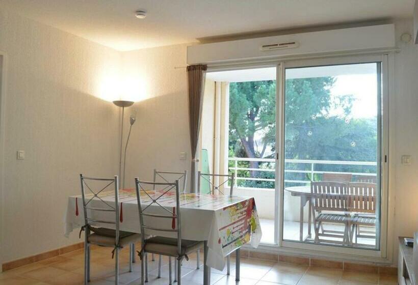 Appartement 2 Pièces Avec Terrasse, Parking, Piscine, Près De La Plage   4 Couchages à Golfe Juan