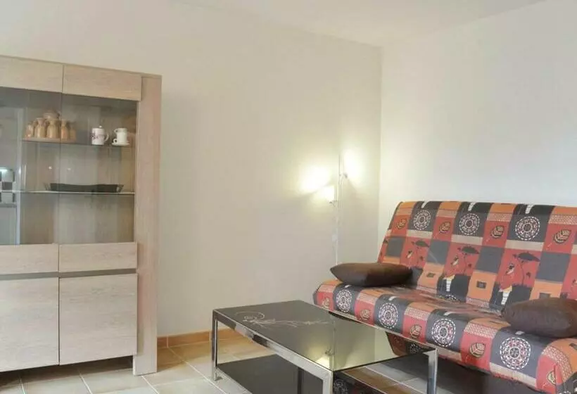 Appartement 2 Pièces Avec Terrasse, Parking, Piscine, Près De La Plage   4 Couchages à Golfe Juan