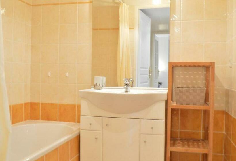 Appartement 2 Pièces Avec Terrasse, Parking, Piscine, Près De La Plage   4 Couchages à Golfe Juan