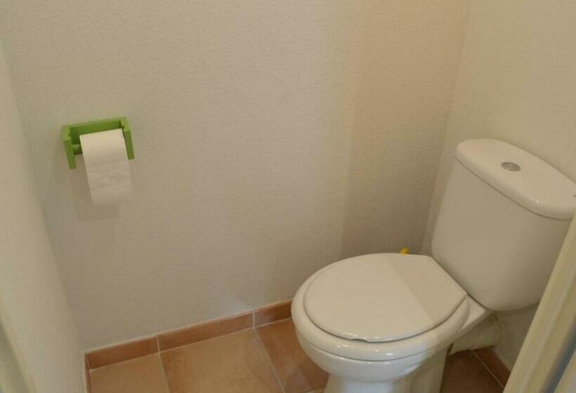 Appartement 2 Pièces Avec Terrasse, Parking, Piscine, Près De La Plage   4 Couchages à Golfe Juan