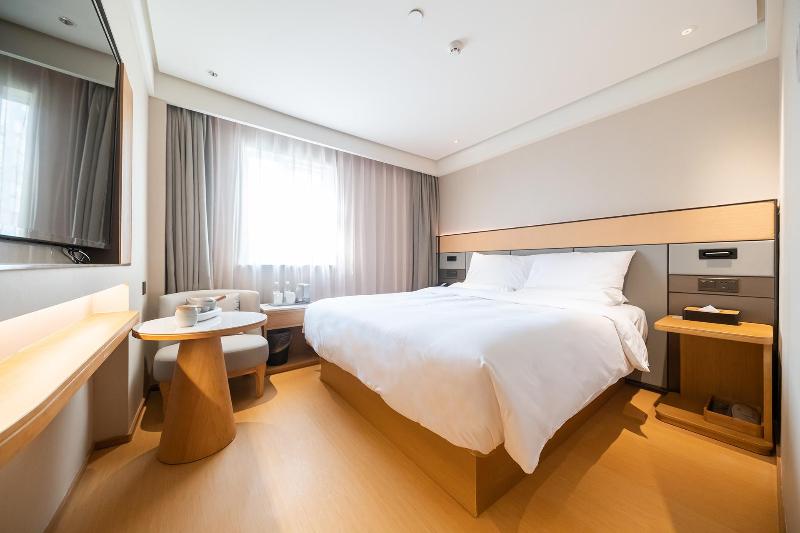 Hotel Ji Shanghai Jiangsu Road Metro Station