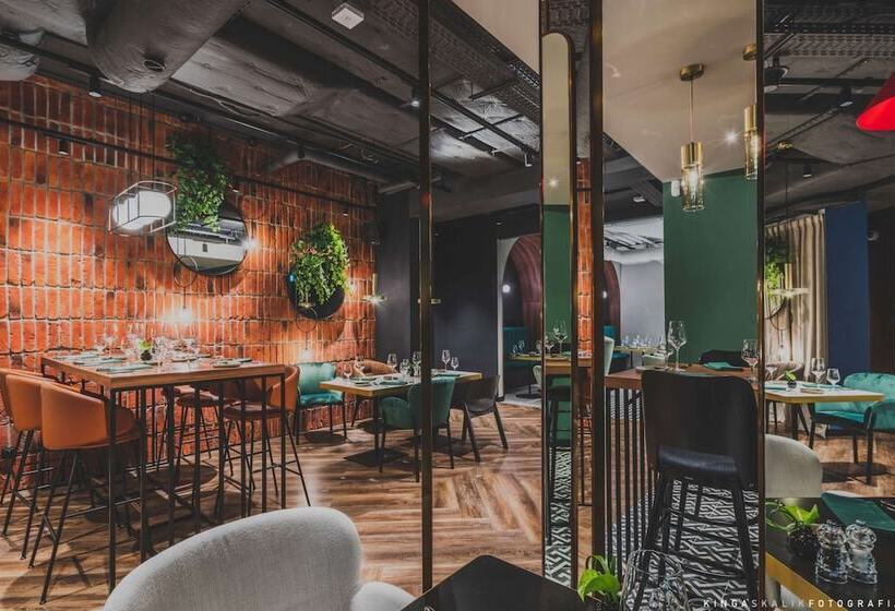 בית מלון כפרי Royal Tulip Warsaw Centre