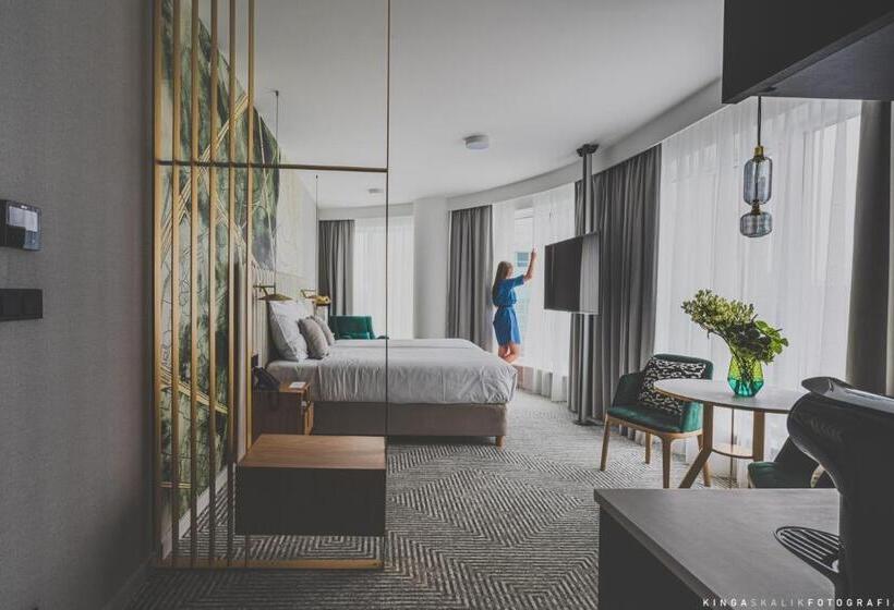 בית מלון כפרי Royal Tulip Warsaw Centre