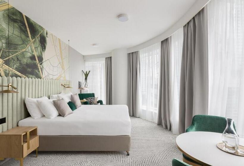 בית מלון כפרי Royal Tulip Warsaw Centre