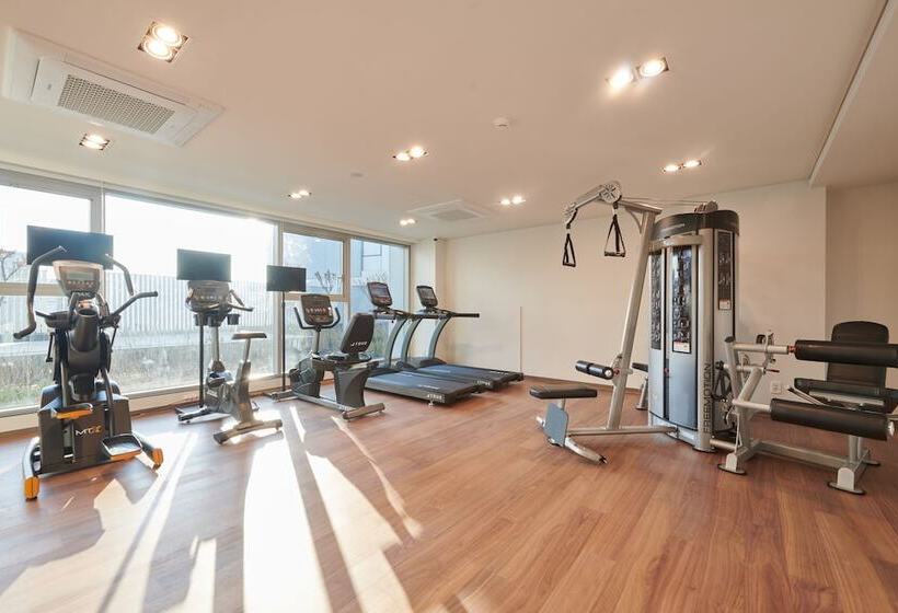 Stanford Hotel Myeongdong