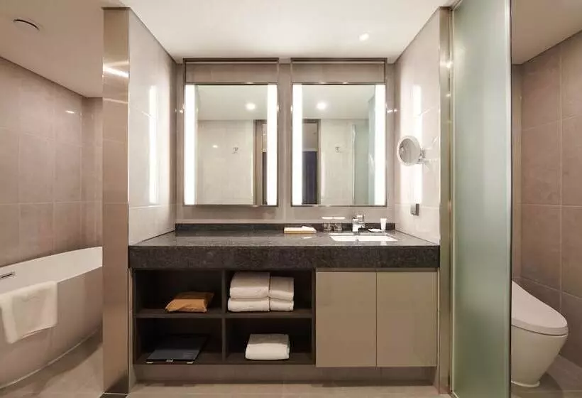 Stanford Hotel Myeongdong