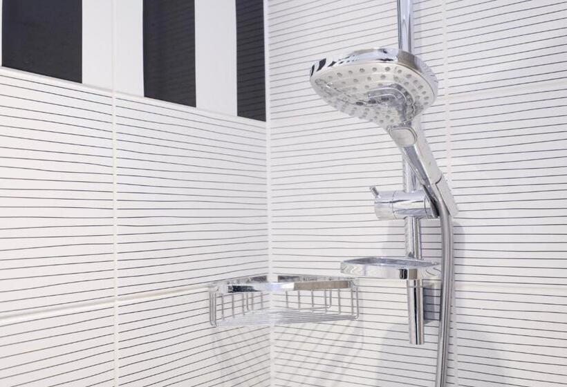 Отель City Sleeper At Royal National