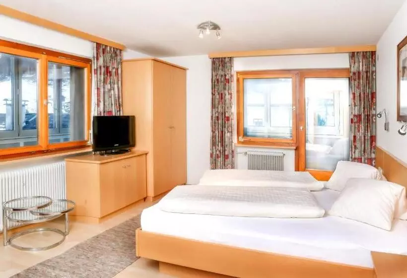 تختخواب و صبحانه Garni Madrisa