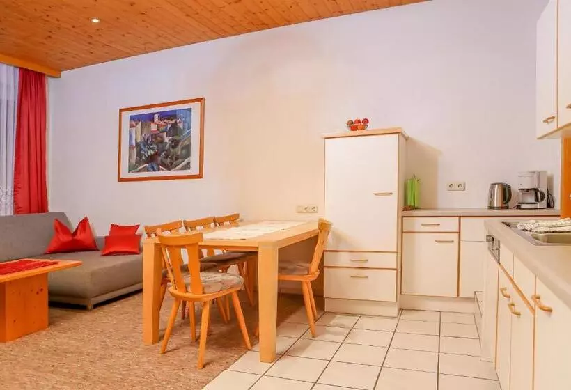 تختخواب و صبحانه Garni Madrisa