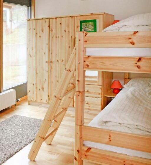 تختخواب و صبحانه Garni Madrisa