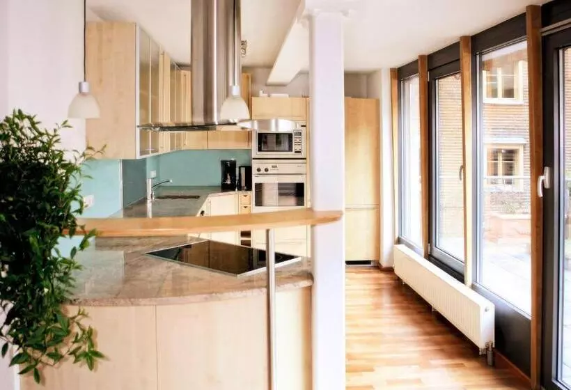 تختخواب و صبحانه Garni Madrisa