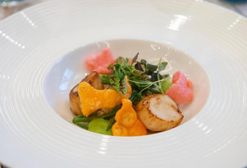 בית מלון כפרי Clifton Arms