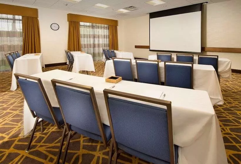 Отель Hampton Inn & Suites Baltimore/woodlawn